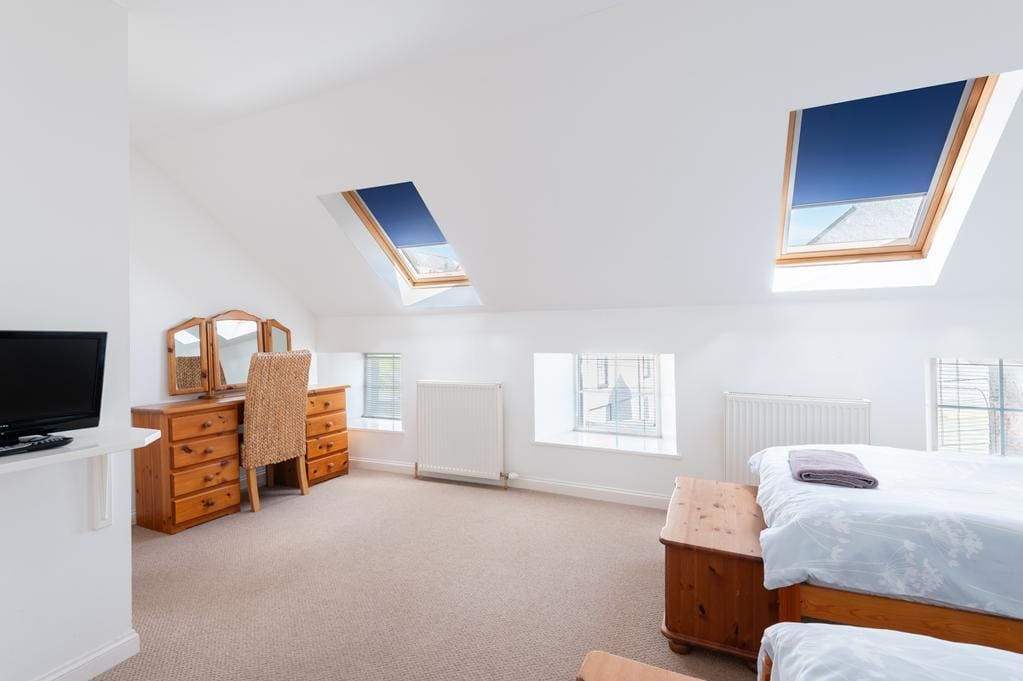 FLAT 8  BEDROOM 1 AGAIN