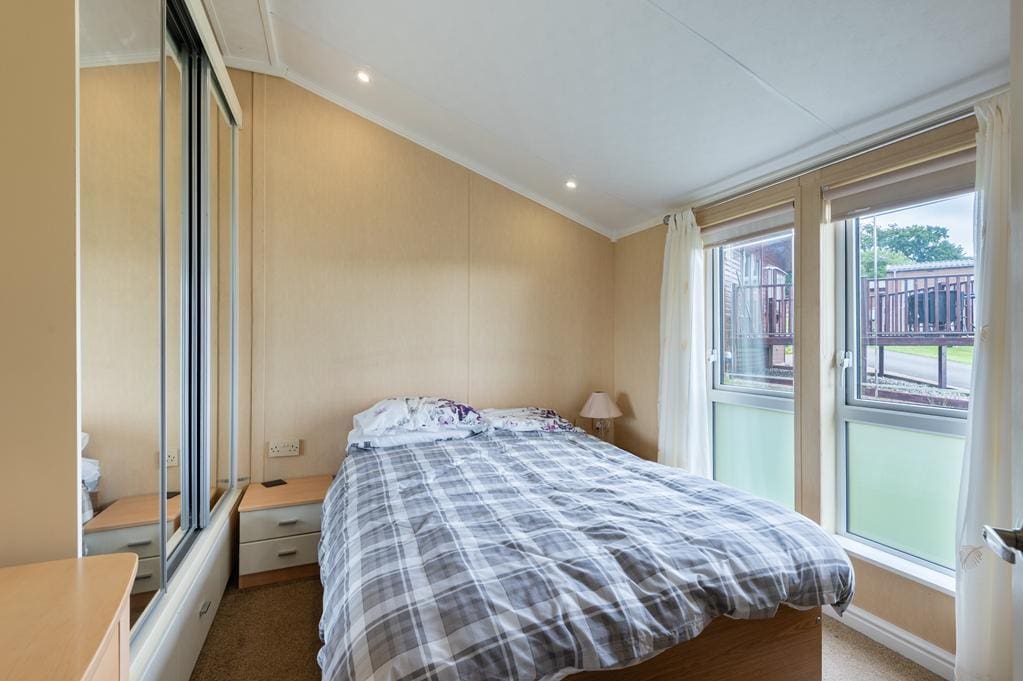 LEV1489PEM BEDROOM 2.jpg