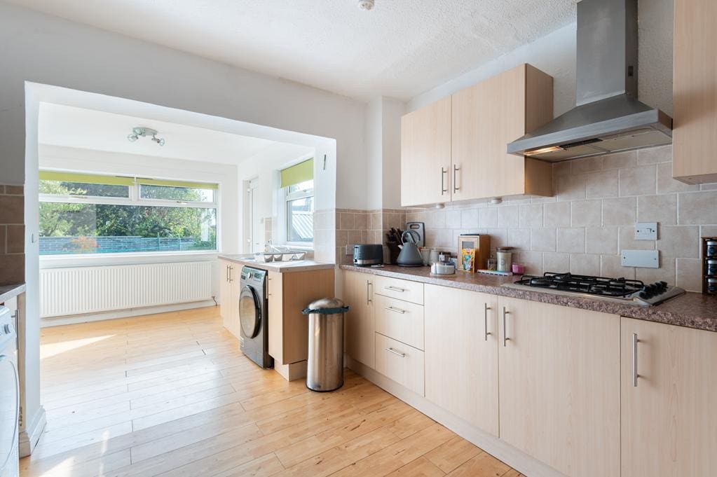 CUP1486SEG DINING KITCHEN RIGHT.jpg