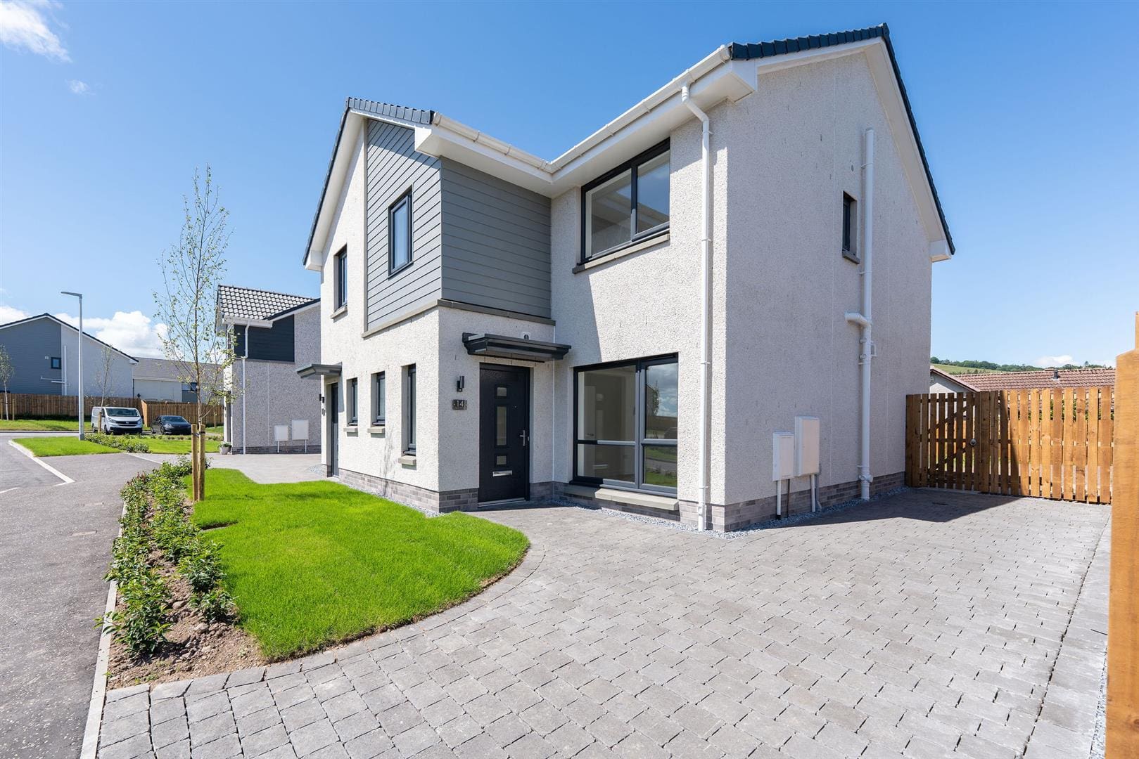 CUP1505PEM DRIVEWAY.jpg