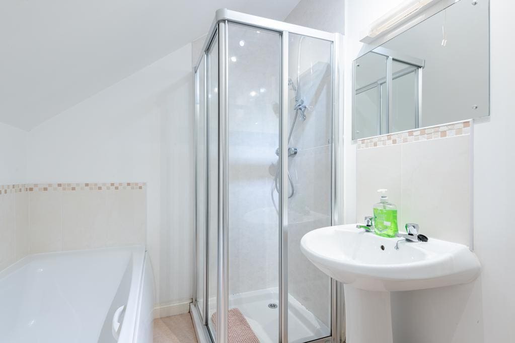 FLAT 8 BED 2 ENSUITE BATHROOM AGAIN