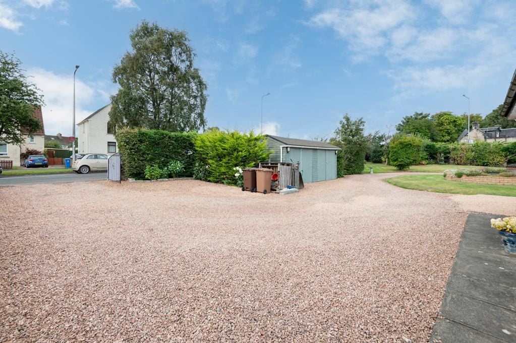 LEV1494PEM DRIVEWAY.jpg
