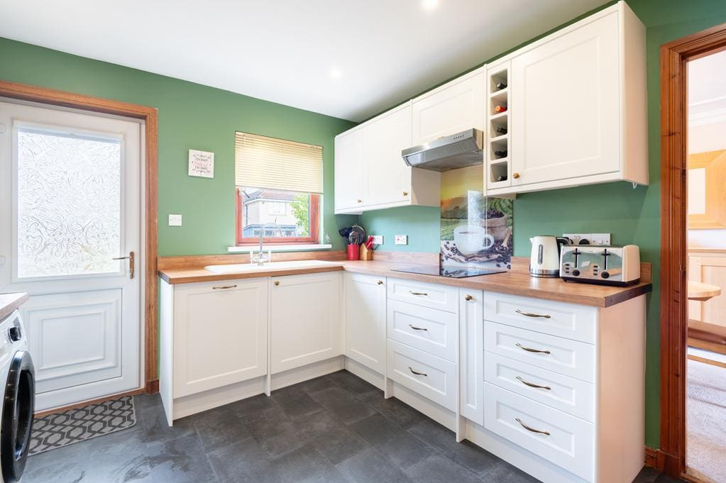 LEV1499PEM KITCHEN AGAIN
