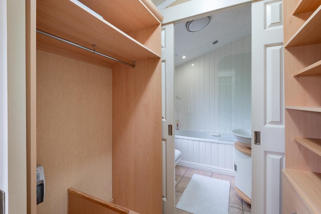 LEV1489PEM DRESSING AREA.jpg
