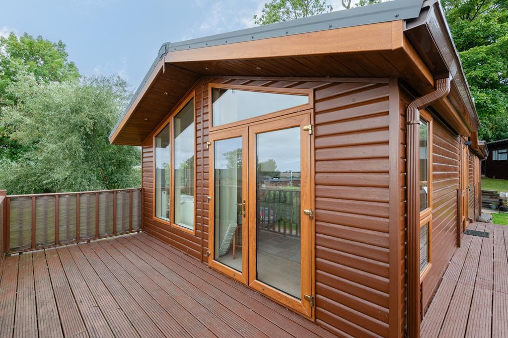 LEV1489PEM DECKING AGAIN.jpg