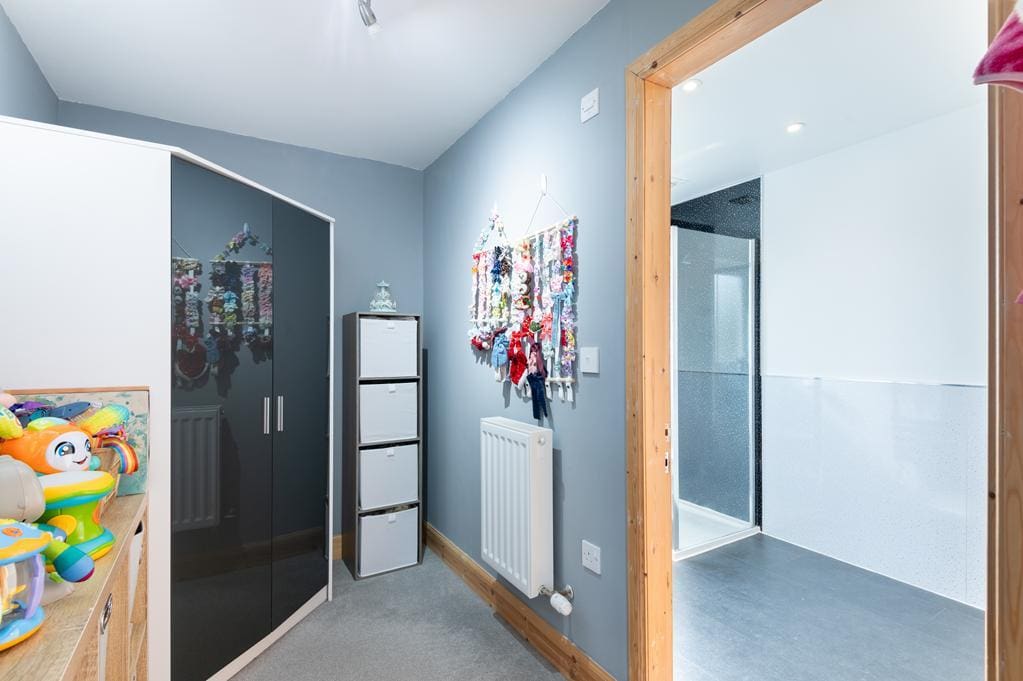CUP1509SEG BEDROOM 2 DRESSING ROOM.jpg