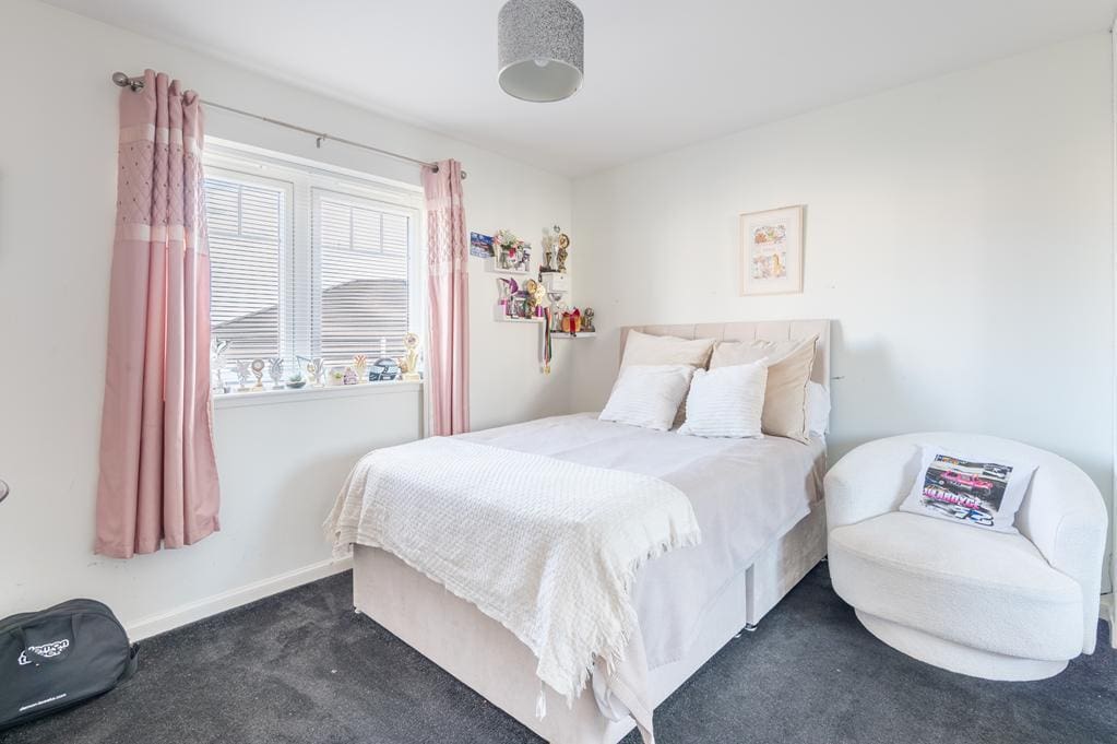 LEV1491PEM BEDROOM 4.jpg
