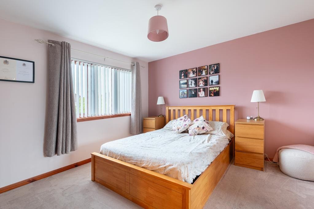 LEV1499PEM BEDROOM 1