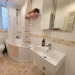 KNM0093LEVL Bathroom.jpeg