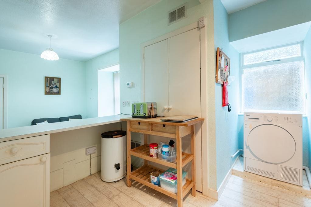 CUP1502SEG KITCHEN TO LIVING ROOM.jpg