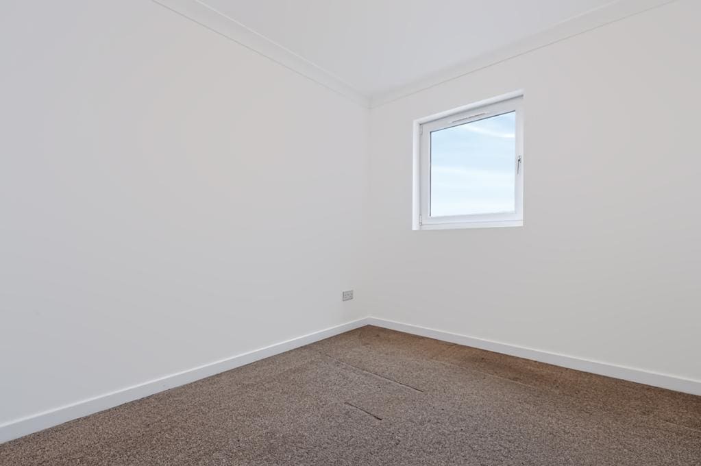 LEV1496PEM BEDROOM 2.jpg