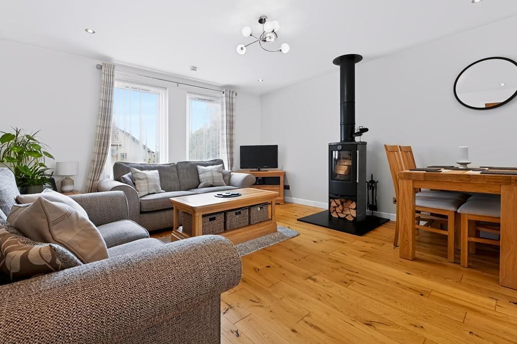 CUP1511PEM LIVING ROOM right.jpg