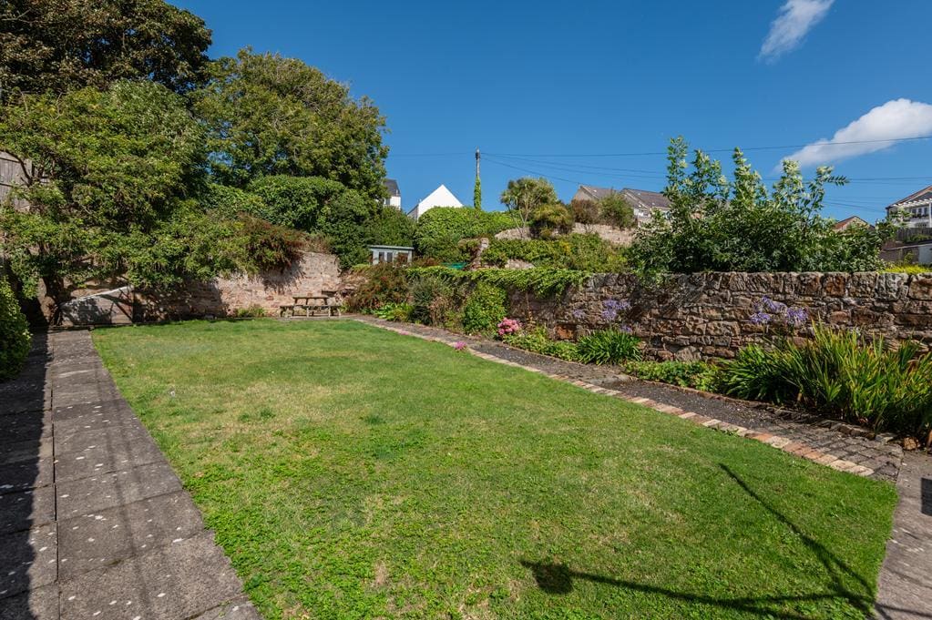 SHARED GARDEN