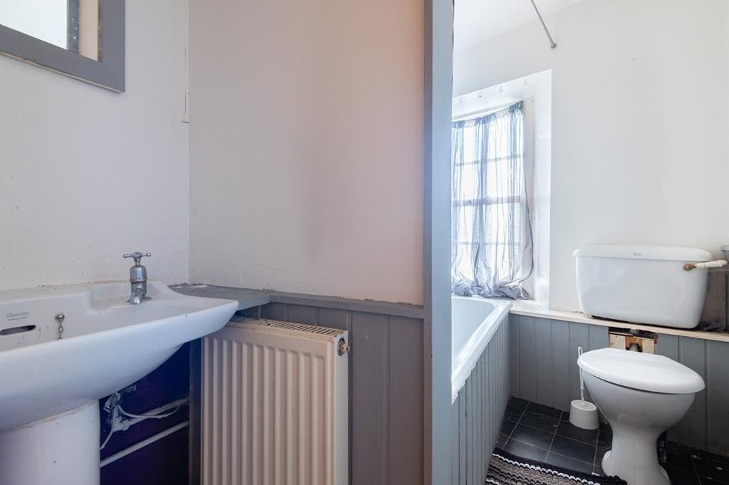 CUP1500SEG BATHROOM.jpg