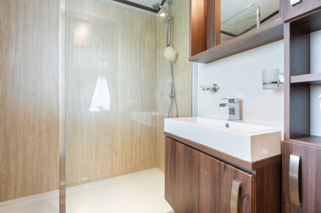 ENSUITE SHOWER ROOM RIGHT