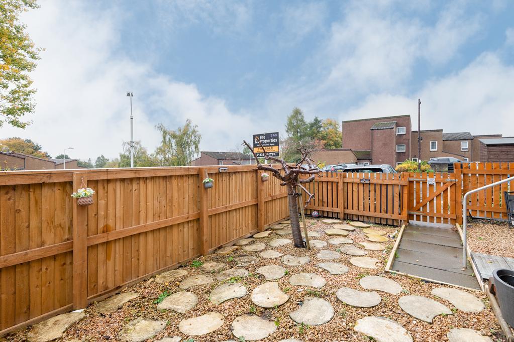 LEV1511JMP FRONT GARDEN AGAIN.jpg
