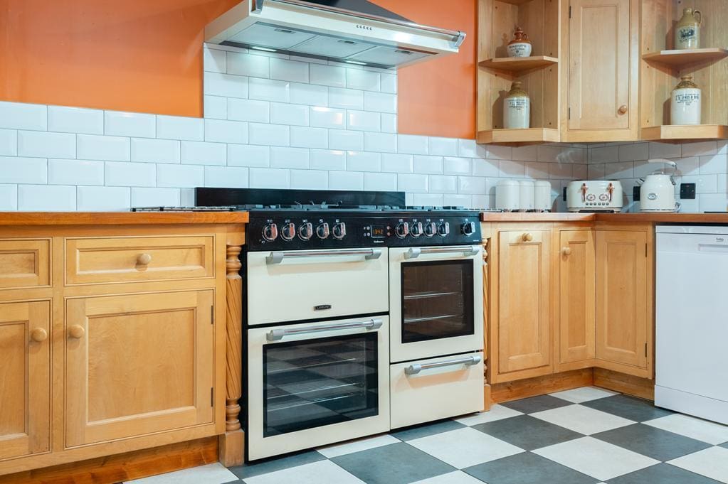 CUP1513JMP DINING KITCHEN DETAIL 1.jpg