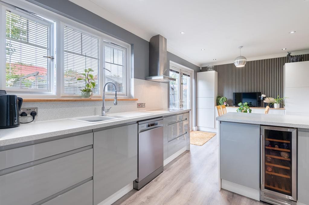 LEV1502JMP KITCHEN RIGHT.jpg