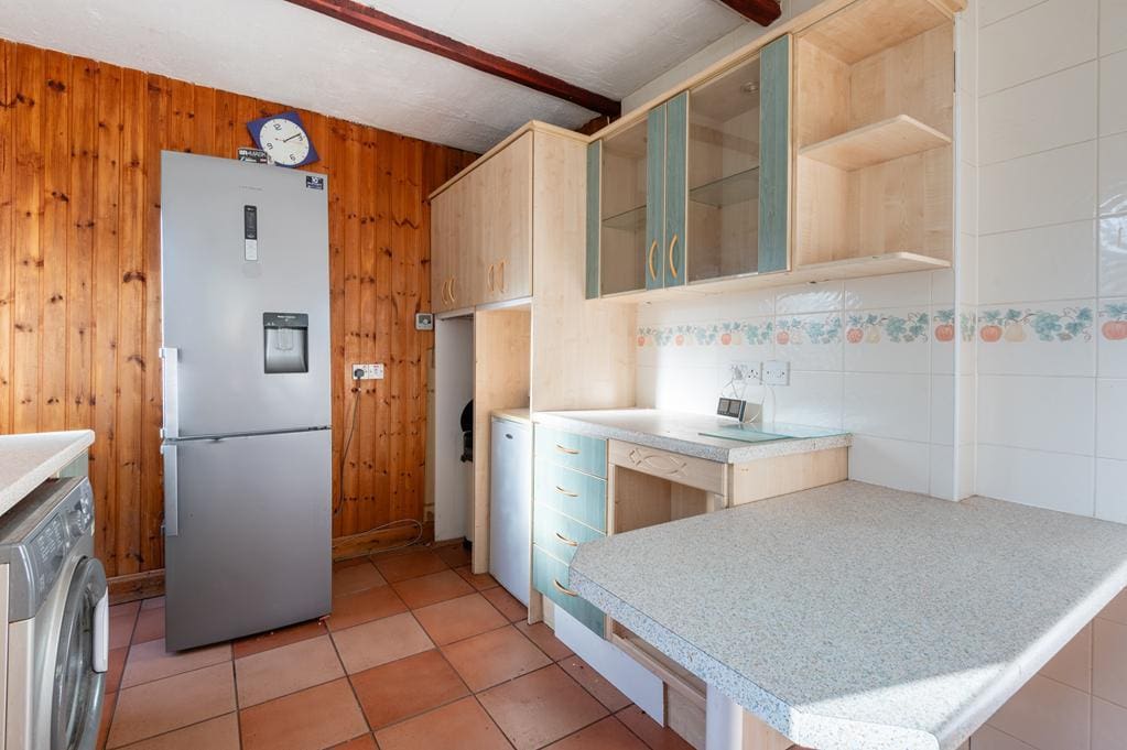 LEV1504PEM KITCHEN AGAIN.jpg