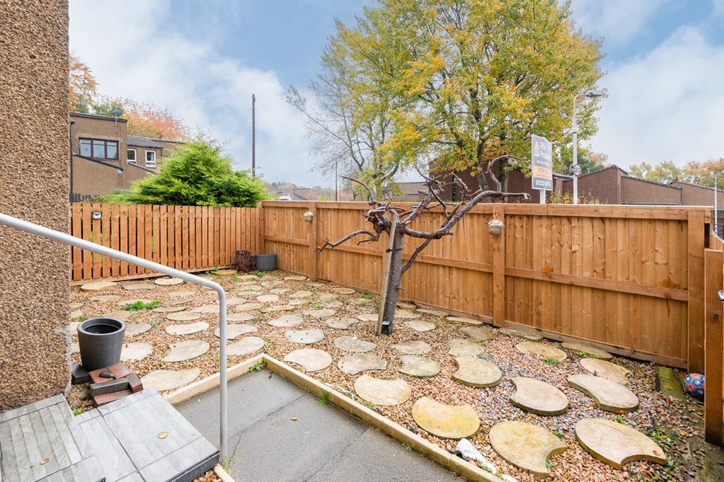 LEV1511JMP FRONT GARDEN.jpg