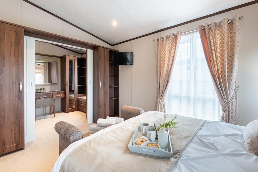 MASTER BEDROOM TO DRESSING ROOM