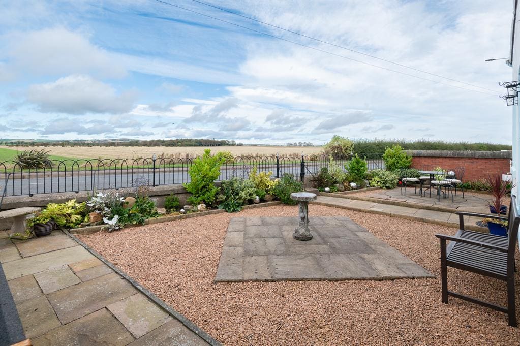 CUP1513JMP FRONT GARDEN.jpg