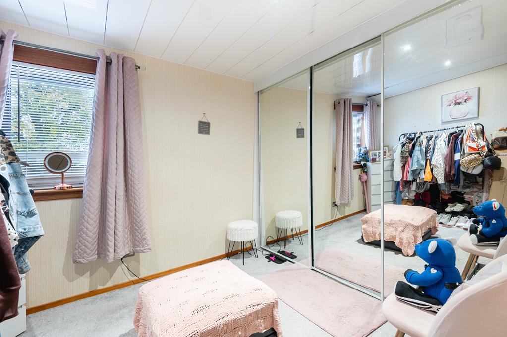 LEV1511JMP BEDROOM 2.jpg