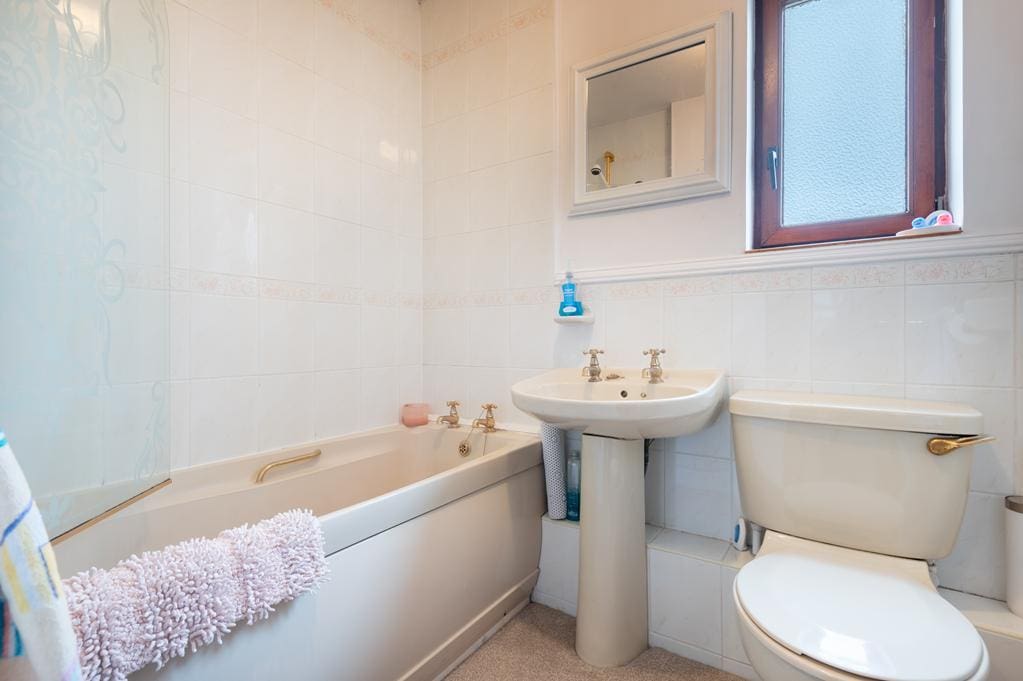 LEV1503JMP BATHROOM.jpg