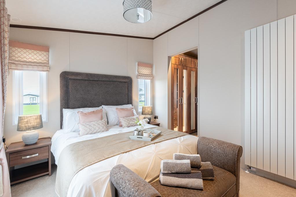 MASTER BEDROOM RIGHT