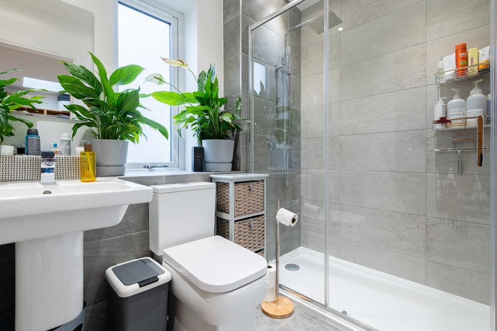 MASTER ENSUITE