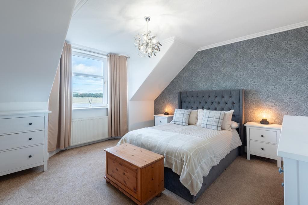 CUP1513JMP BEDROOM 1.jpg