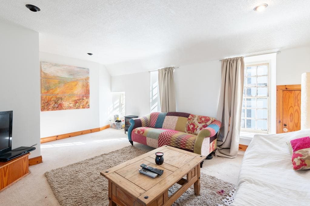 CUP1500SEG LIVING ROOM.jpg