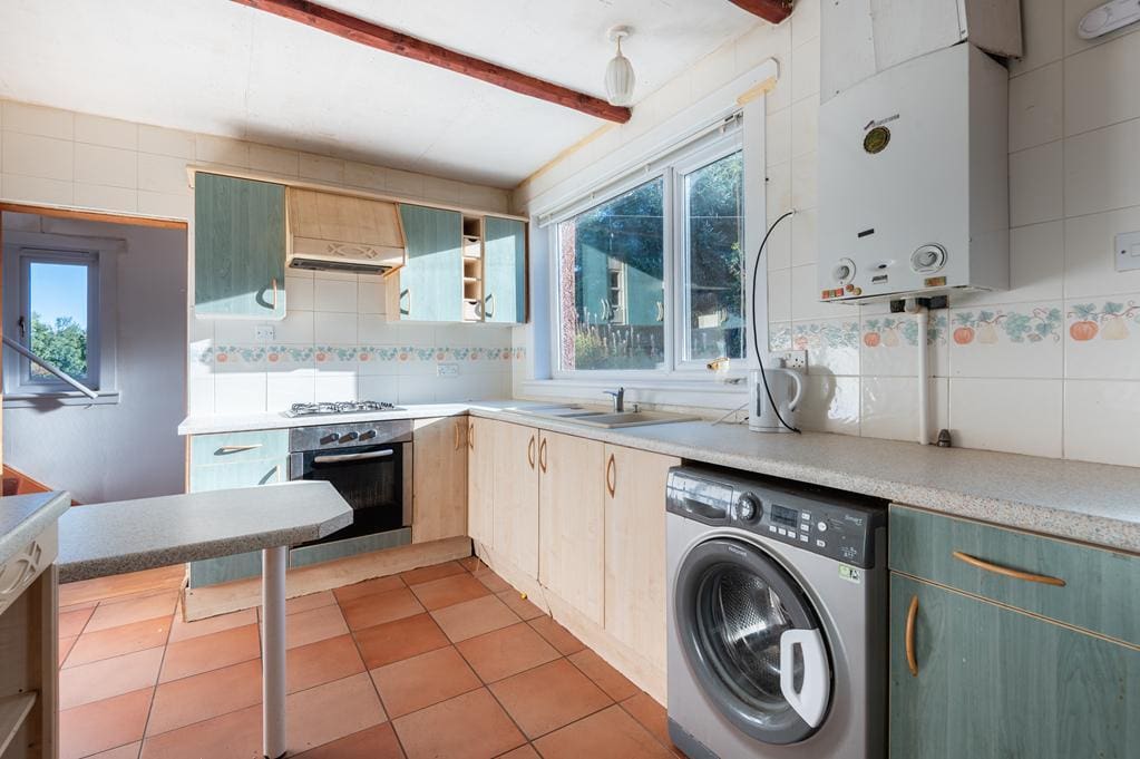 LEV1504PEM KITCHEN.jpg