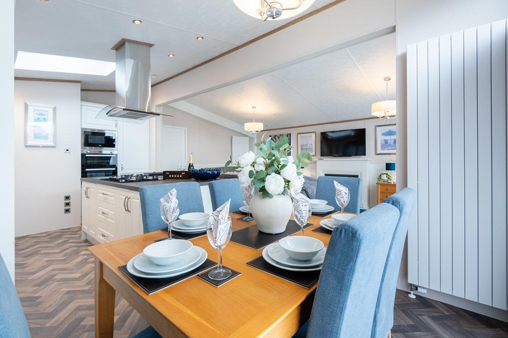 DINING AREA TO KITCHEN