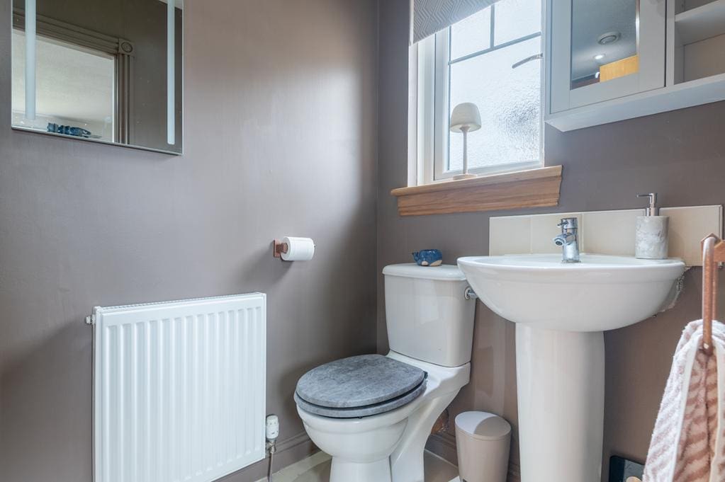 LEV1502JMP ENSUITE SHOWER ROOM.jpg