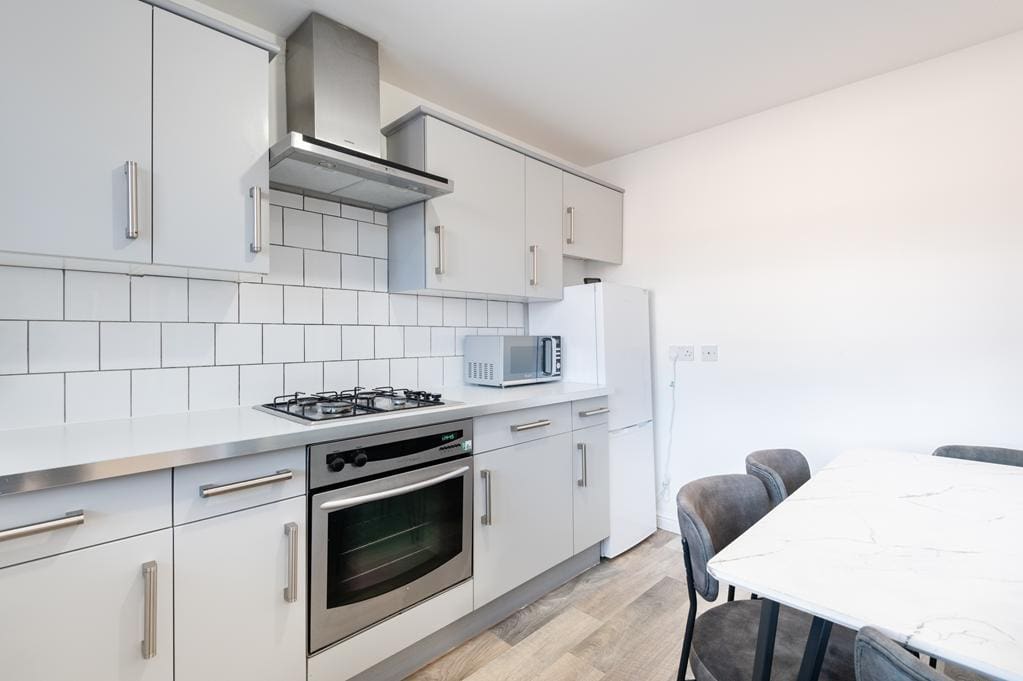 LEV1507JMP KITCHEN AGAIN.jpg