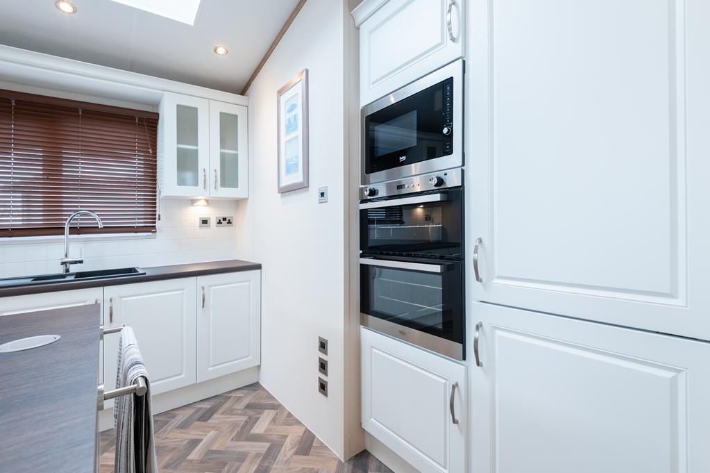 KITCHEN AGAIN