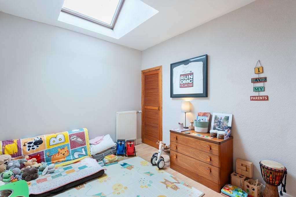 BEDROOM 2