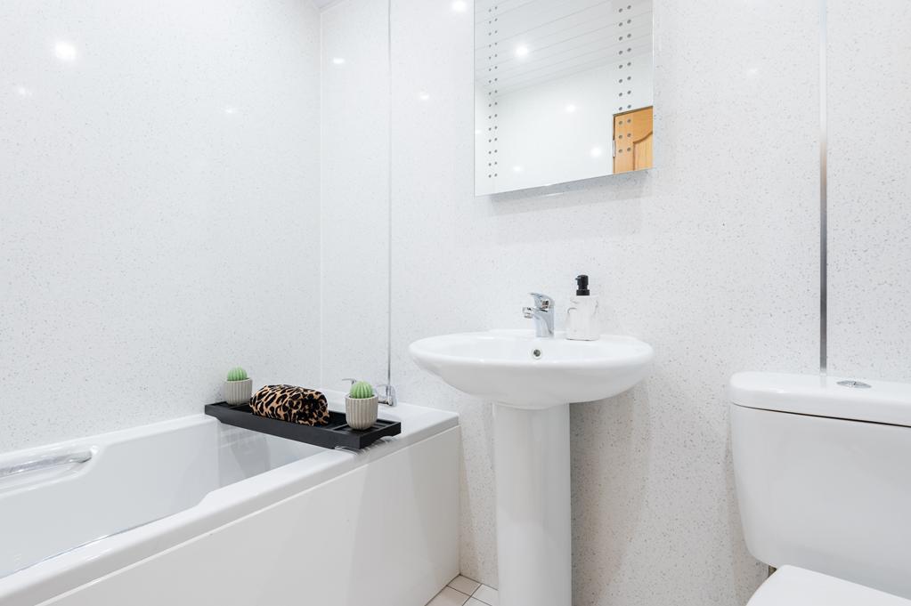 LEV1511JMP BATHROOM.jpg