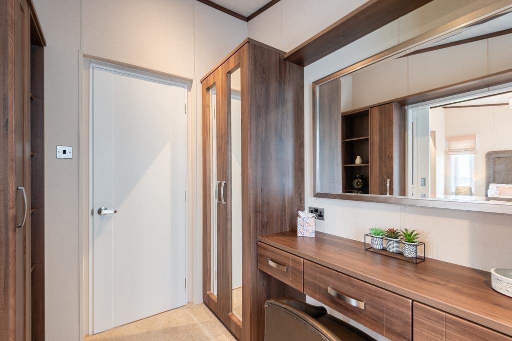 DRESSING AREA LEFT
