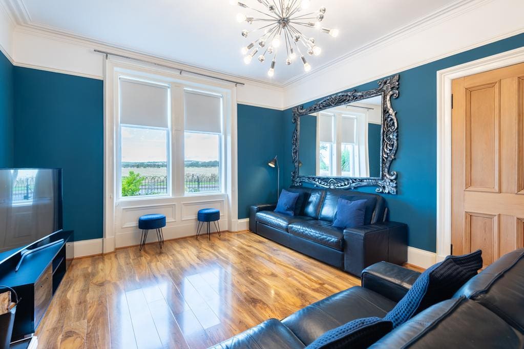CUP1513JMP LIVING ROOM RIGHT.jpg